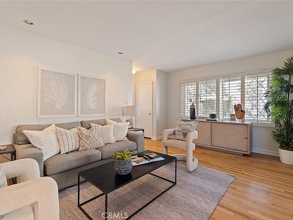 4th image of 3426 Roxanne Ave