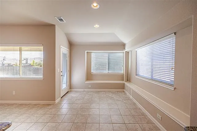 1141 Kingston Ct — Photo 8