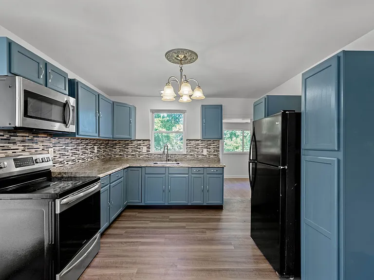 1886 Beechford Ave — Photo 6