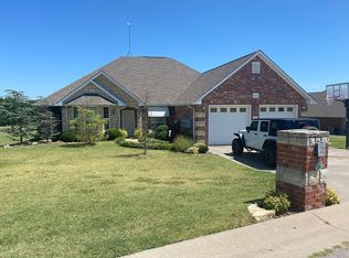 923 Country Club Dr, Cushing, OK 74023