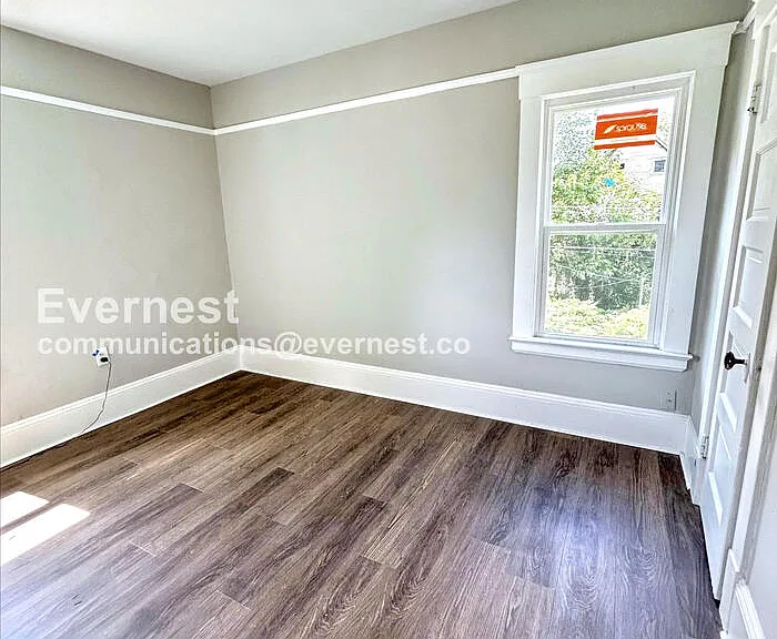 2216 E 82nd St — Photo 14