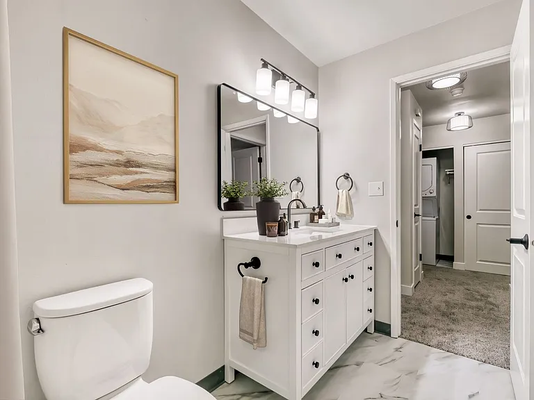 Beautifully Renovated 1 & 2 Bedroom Apartments in Lynnwood! — Photo 67
