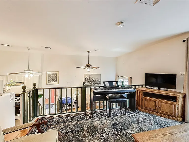417 Washington St — Photo 4
