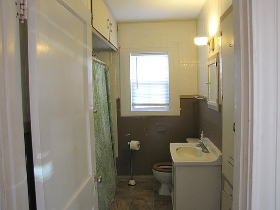 bathroom with shower/bathtub combo