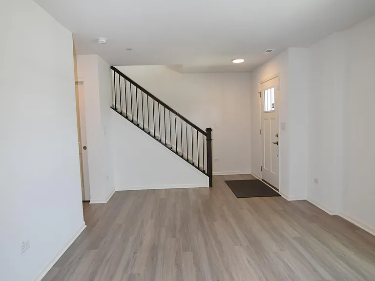2945 Showplace Dr — Photo 12
