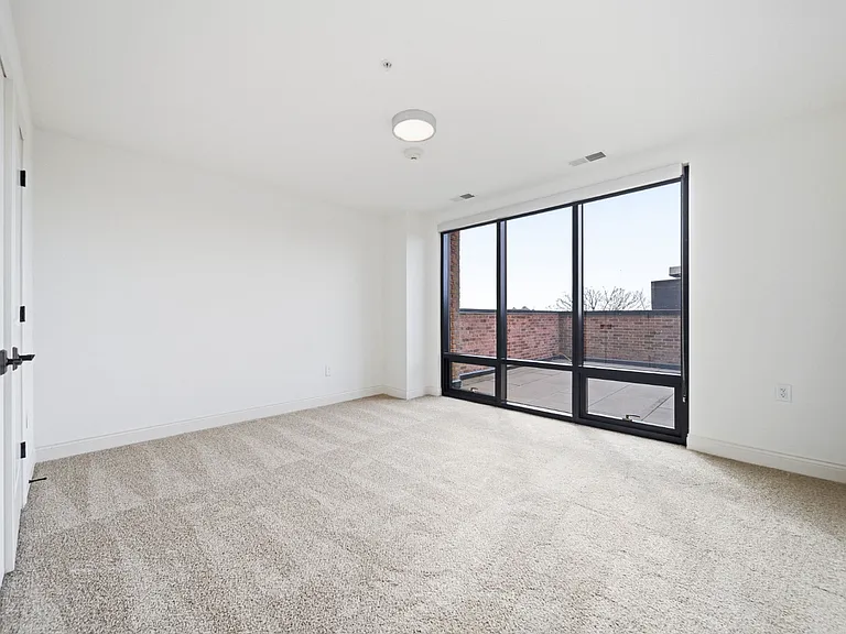 HUBBARD PARK PLACE — Photo 7