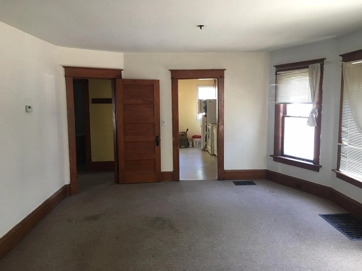 3 bed, 1300 sqft, $3,000 — Photo 2
