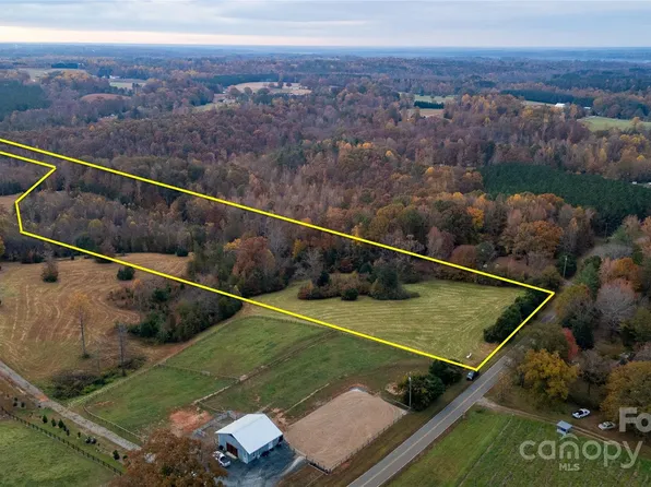 2597 Green Creek Dr, Columbus, NC 28722