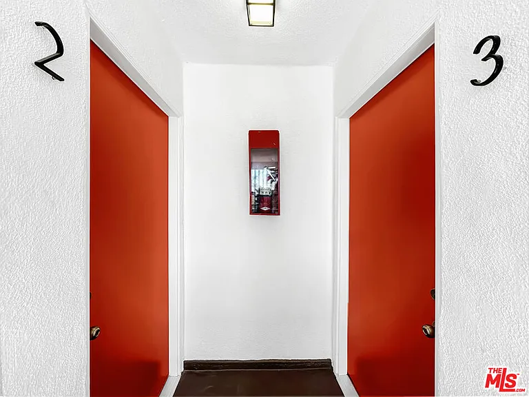 1100 S Inglewood Ave #2 — Photo 3