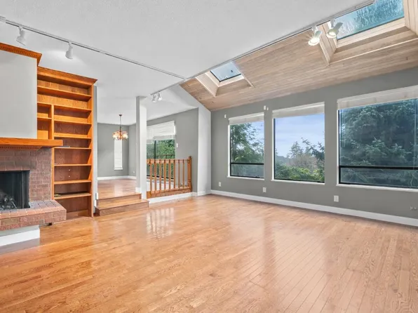 5600 Grousewoods Pl, North Vancouver, BC V7R 4T4