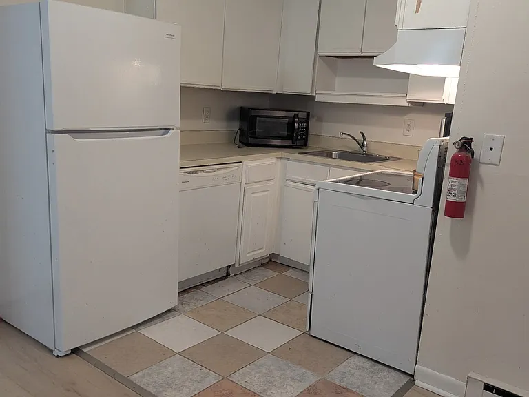 43 Bank St #3 — Photo 5