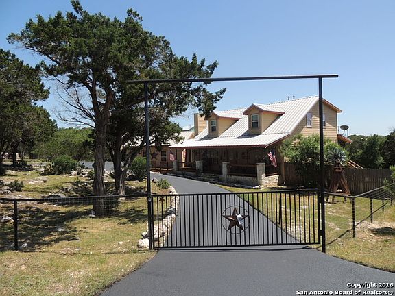 2nd image of 1037 Stoneyridge Dr