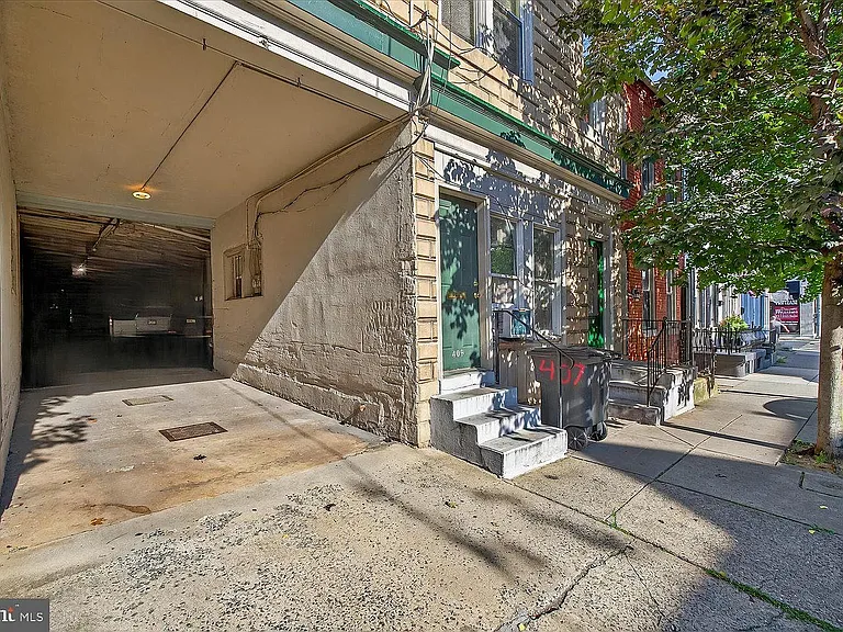 403 N Queen St — Photo 48