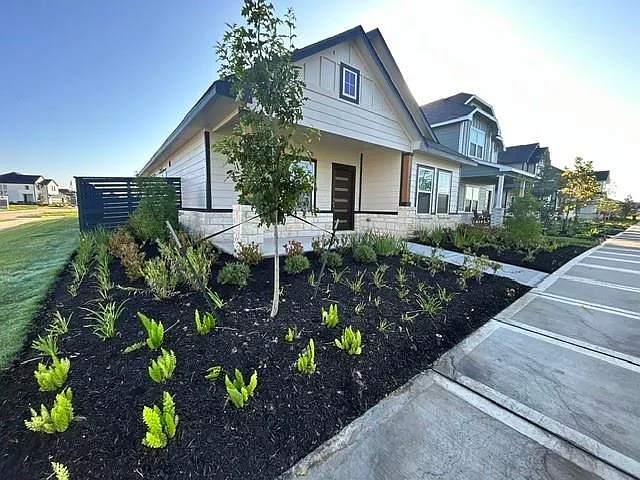 3 bed, 2.0 bath, 1607 sqft, $2,250 — Photo 3
