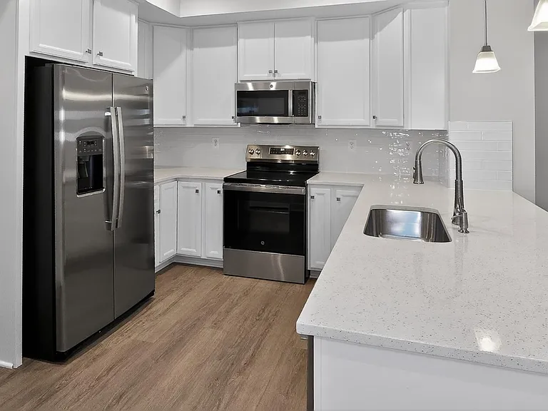 2542A Verona Pl — Photo 8