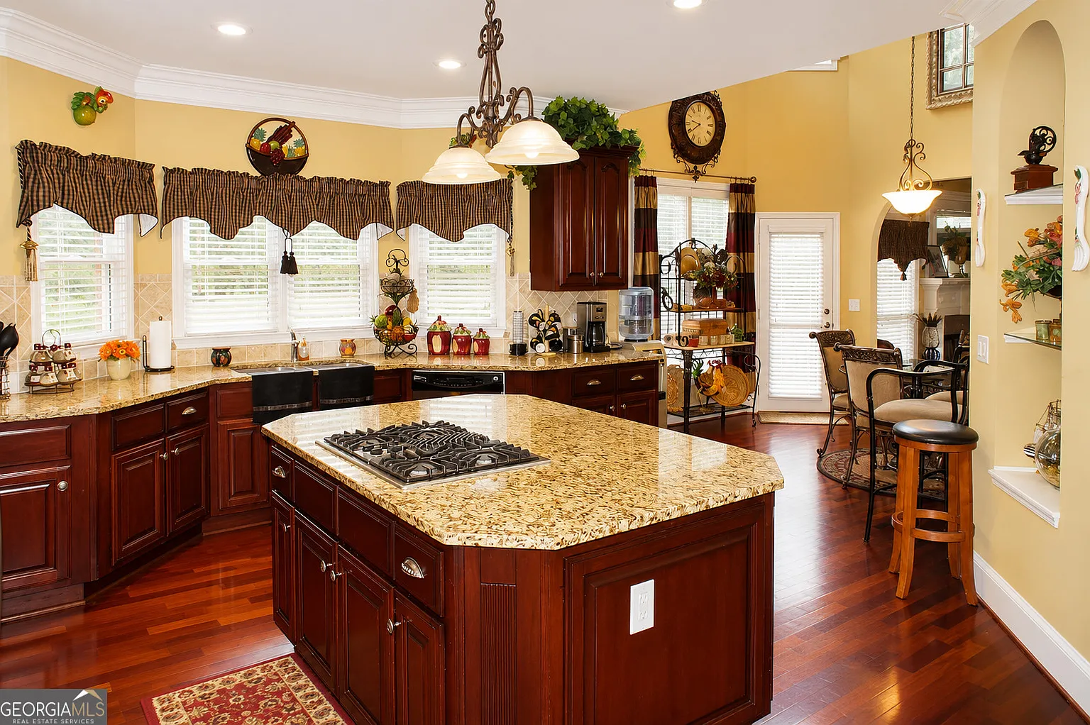 4 bed, 3.5 bath, 3938 sqft, $5,000 — Photo 4
