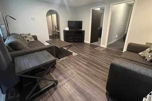2 bed, 840 sqft, $950 — Photo 2