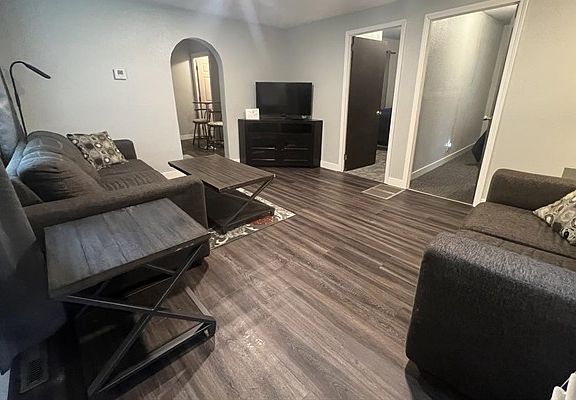 2nd image of 2729 Pine Ave