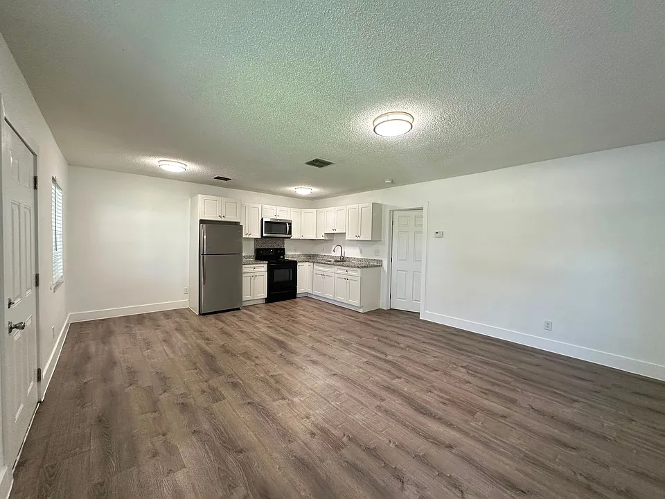 3315-3331 SW 15th Ave