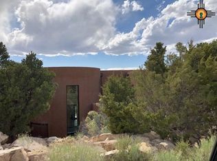 1026 Sierra Del Norte, Santa Fe, NM 87501