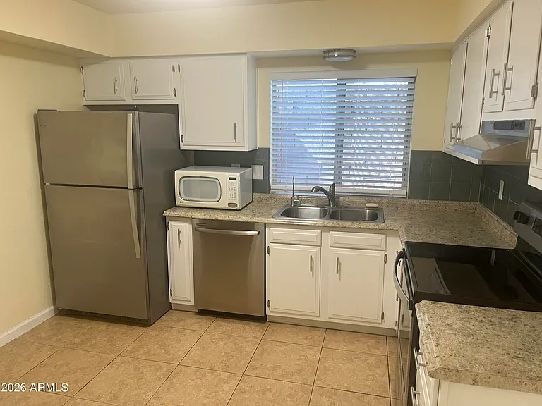 6502 W Mercer Ln — Photo 3