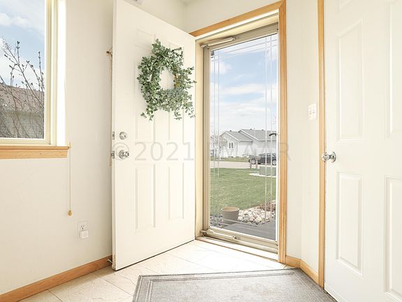 4th image of 1054 Parkway Dr
