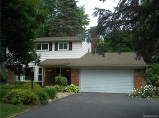 739 Lynndale Dr, Rochester Hills, MI 48309