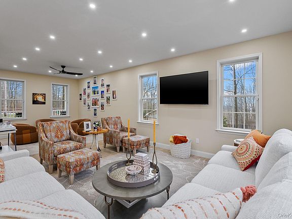 3rd image of 159 Rombout Road