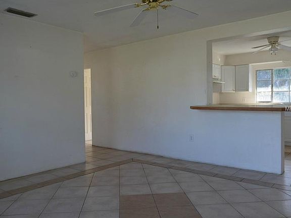 3rd image of 512 Avenue I SE