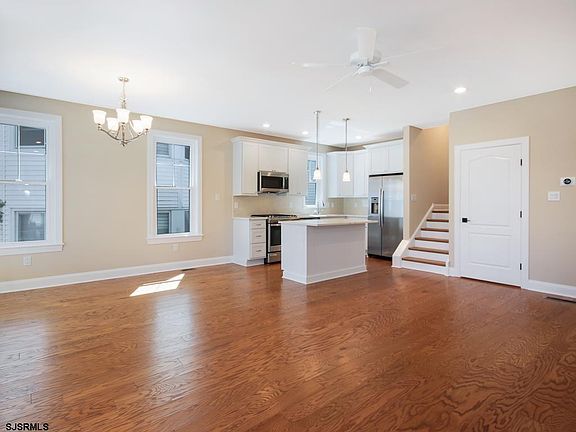 4th image of 1544 Asbury Ave