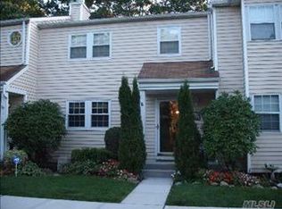 35 Rutledge Cmns, Yaphank, NY 11980