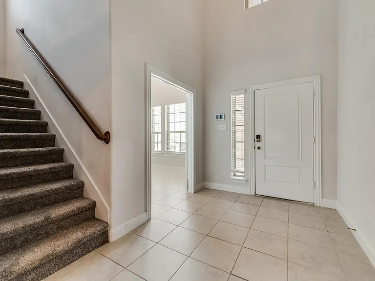1216 Gibson Dr — Photo 5