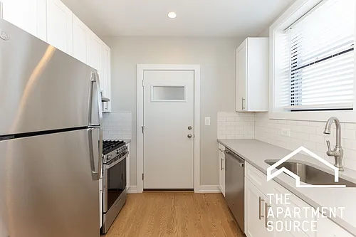 2617 W Berwyn Ave Photo 1
