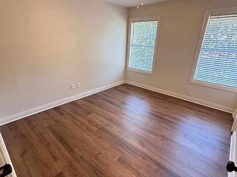 1823 W Berry St — Photo 11