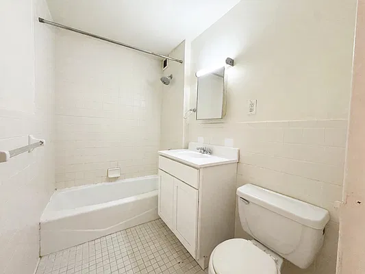 Bathroom, photo 1