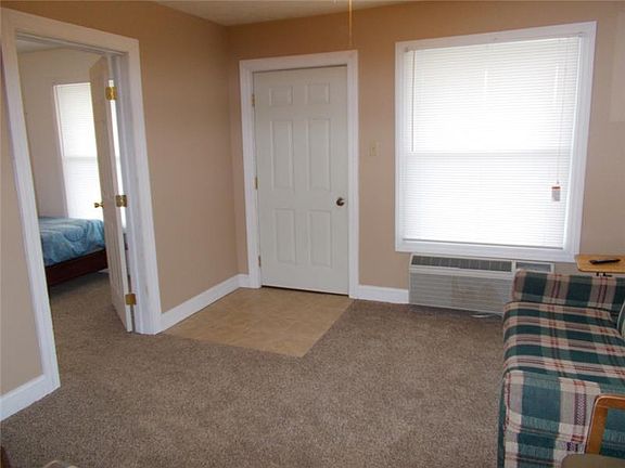 4th image of 381 Morgantown Ave