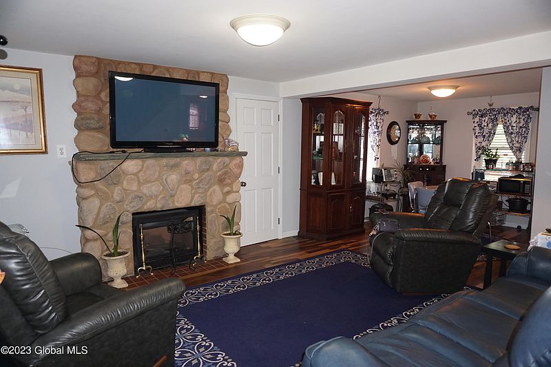3rd image of 60 Cross Street