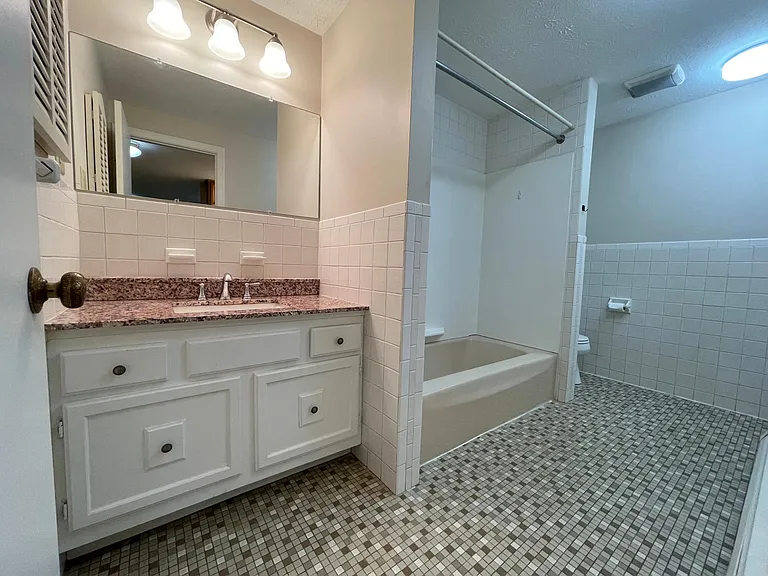 418 Meadow St #F12 — Photo 6