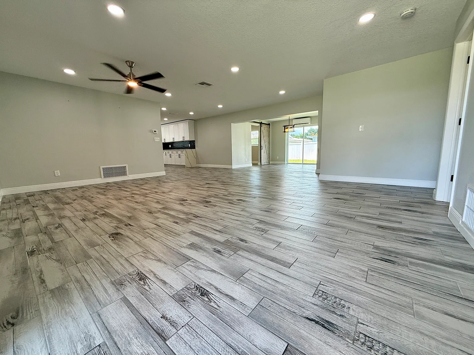 3 bed, 2.5 bath, 1621 sqft, $3,200 — Photo 3