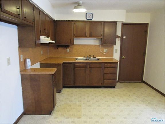 3rd image of 301 Woodlawn Ave