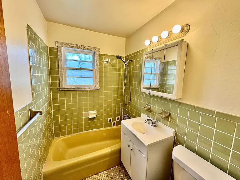 33 W 56th St #1 — Photo 4