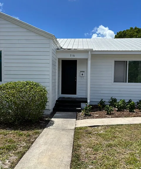 716 High St — Photo 1