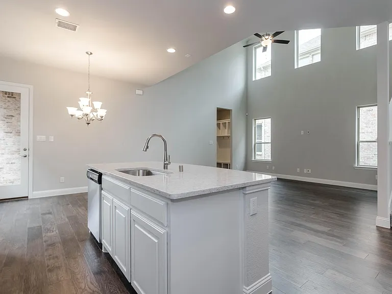 1537 Euclid Aly — Photo 24