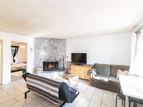 3rd image of 228 Vista Ln