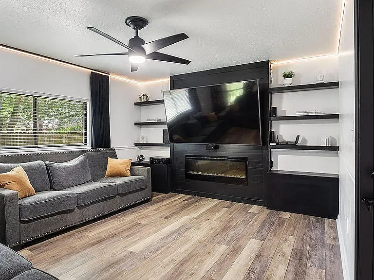 3 bed, 1337 sqft, $2,700 — Photo 4