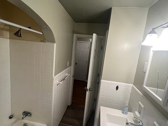 5th image of 2772 Queen City Ave