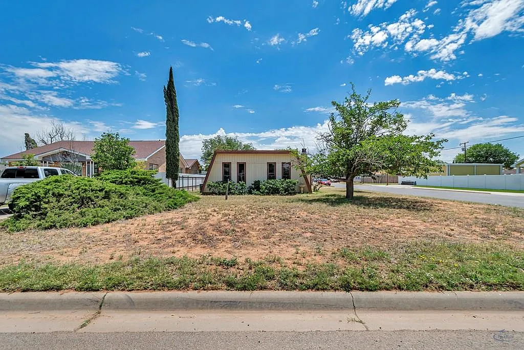 2 bed, 2.0 bath, 1760 sqft, $1,900 — Photo 1