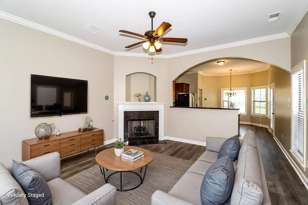 3 bed, 2.0 bath, 1299 sqft, $1,785 — Photo 4