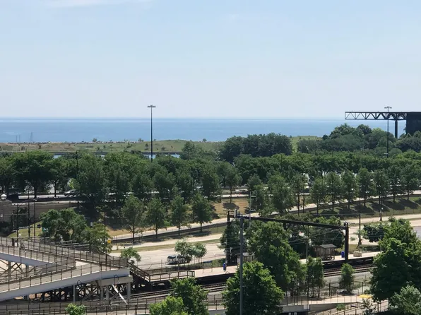 1717 S Prairie Ave APT 907, Chicago, IL 60616