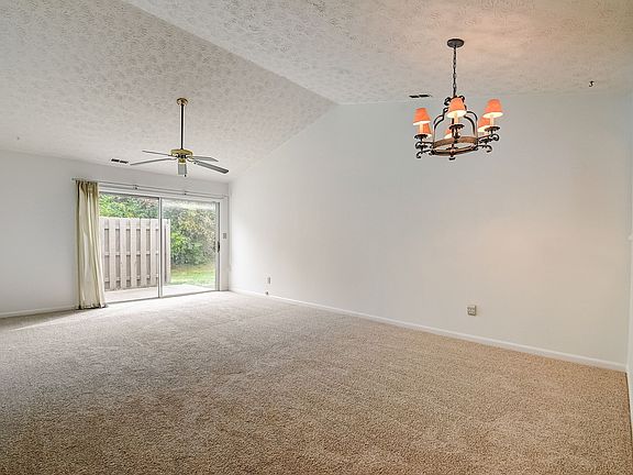 5th image of 3743-2 Magenta Ln